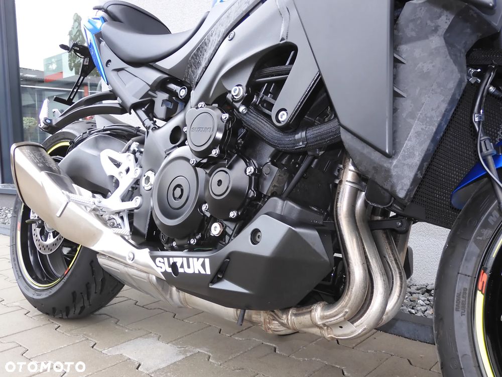 Suzuki GSX - 16