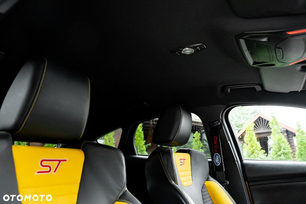 Ford Focus 2.0 EcoBoost ST - 40
