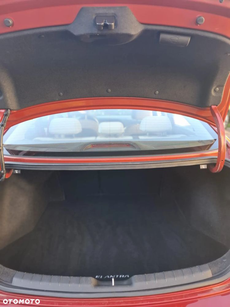 Hyundai Elantra 1.6 Premium - 5