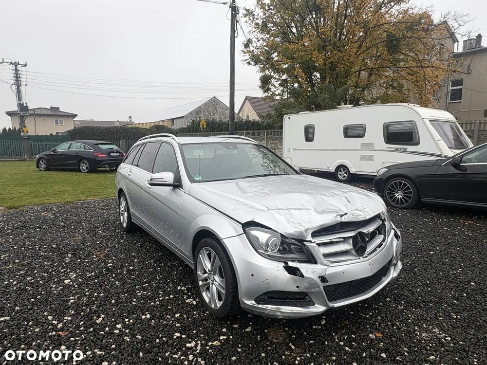 Mercedes-Benz C200 2012 photo 2