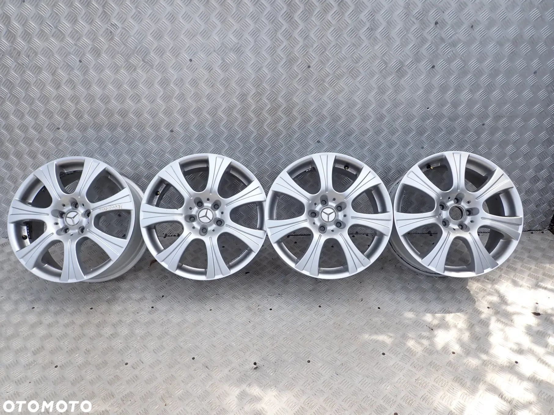 FELGI ALUMINIOWE MERCEDES 8JX18 ET60 5X112 - 1