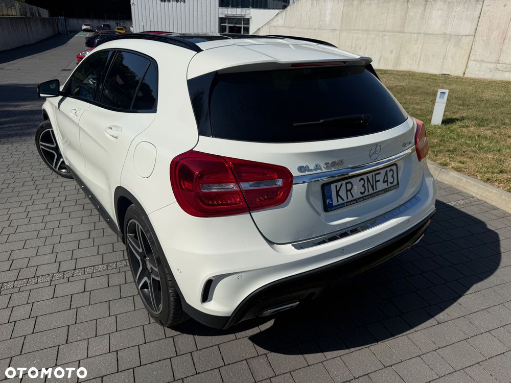 Mercedes-Benz GLA 250 4-Matic AMG Line - 20