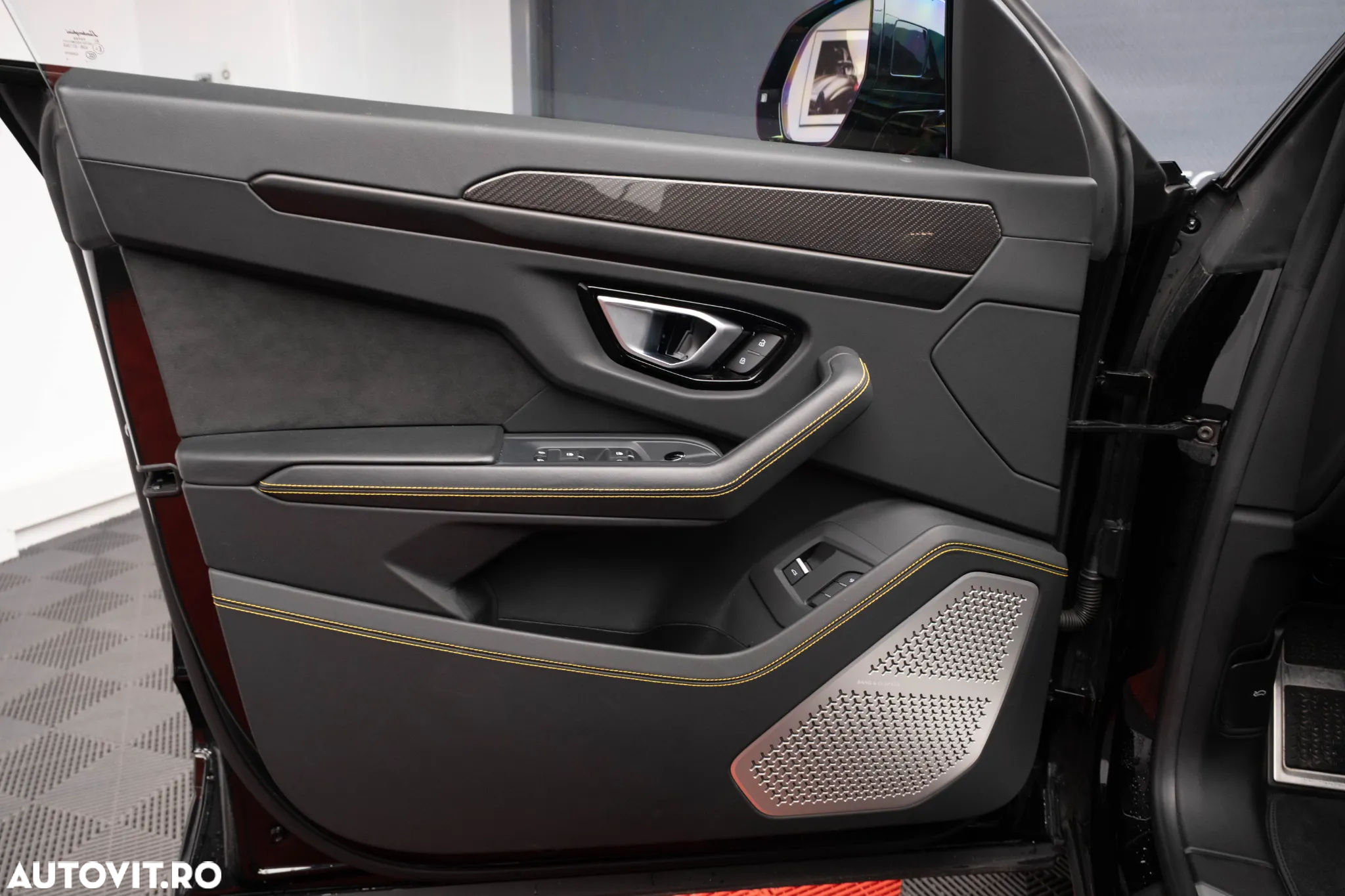 Lamborghini URUS Standard - 17