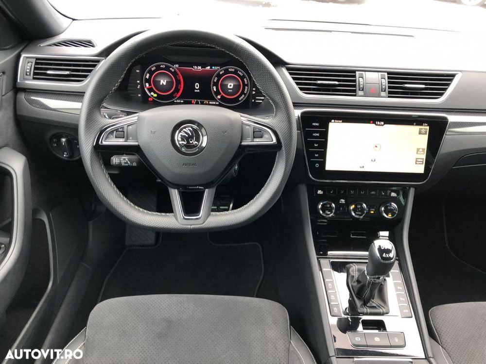 Skoda Superb Combi 2.0 TDI 4X4 DSG Sportline - 19