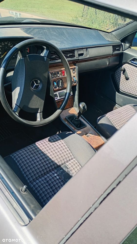 Mercedes-Benz W124 (1984-1993) - 13
