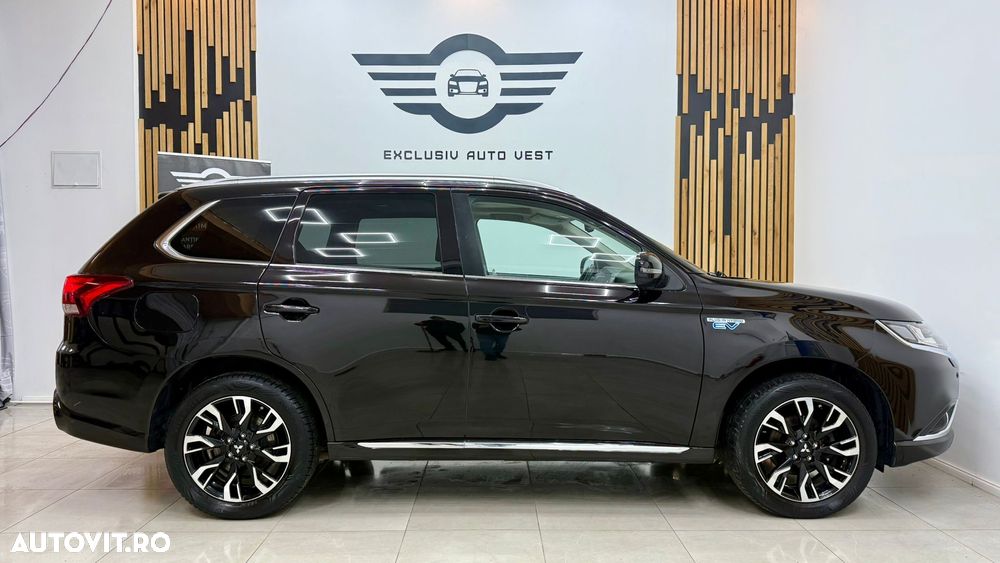 Mitsubishi Outlander 2.0 4WD Plug-In Hybrid - 13
