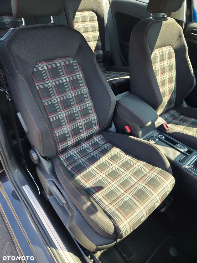 Volkswagen Golf 1.6 TDI BlueMotion Trendline - 16