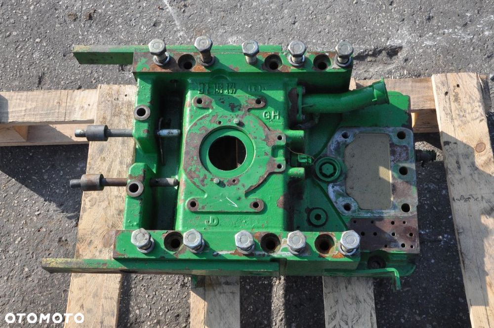OBUDOWA MOSTU TYŁ JOHN DEERE L115171 / L153487 - 1