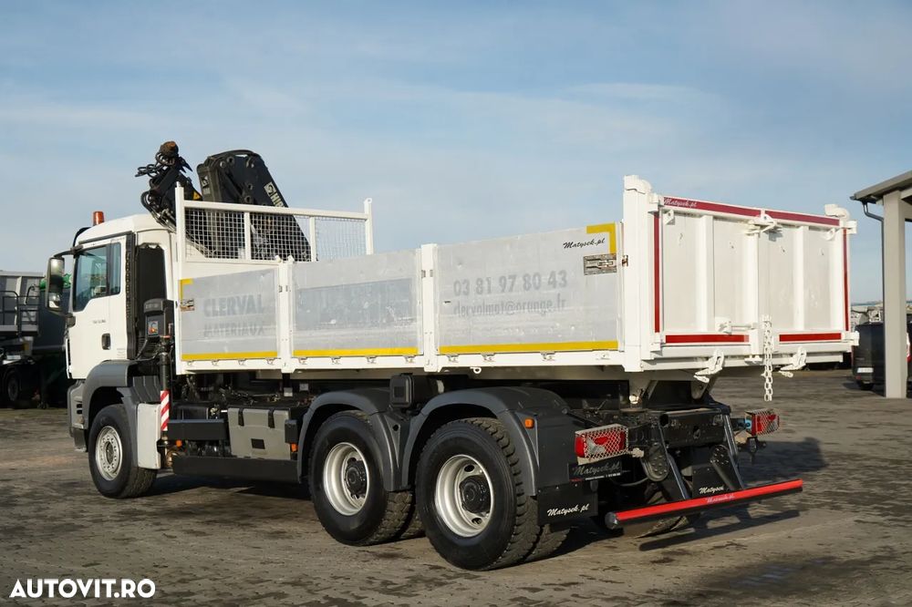 MAN TGS 33.360 / 6x4 / BASCULĂ SPATE 5.8 M + HIAB XS 122 HGV / RADIOCOMANDĂ / HGV ÎN SPATELE CABINEI / EURO 5 / MANUALĂ - 9