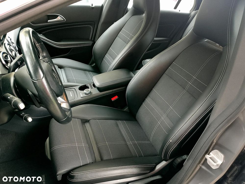 Mercedes-Benz CLA 200 7G-DCT SCORE - 19