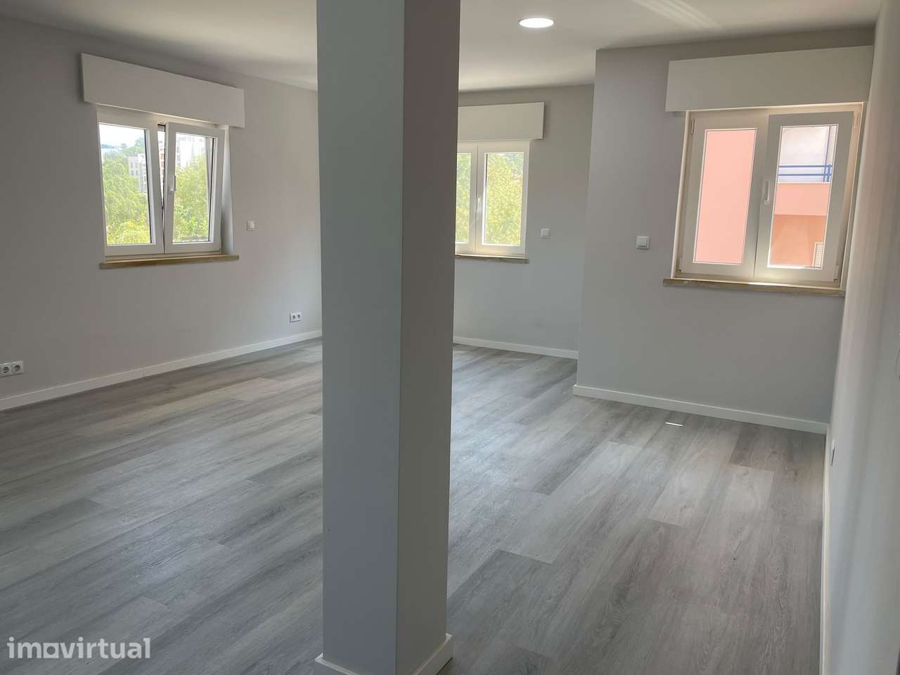 T2 Corroios Totalmente Remodelado c/ Arrecadação - Grande imagem: 4/14