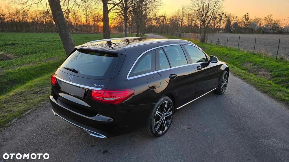 Mercedes-Benz Klasa C 220 d 4Matic T 9G-TRONIC Avantgarde - 11
