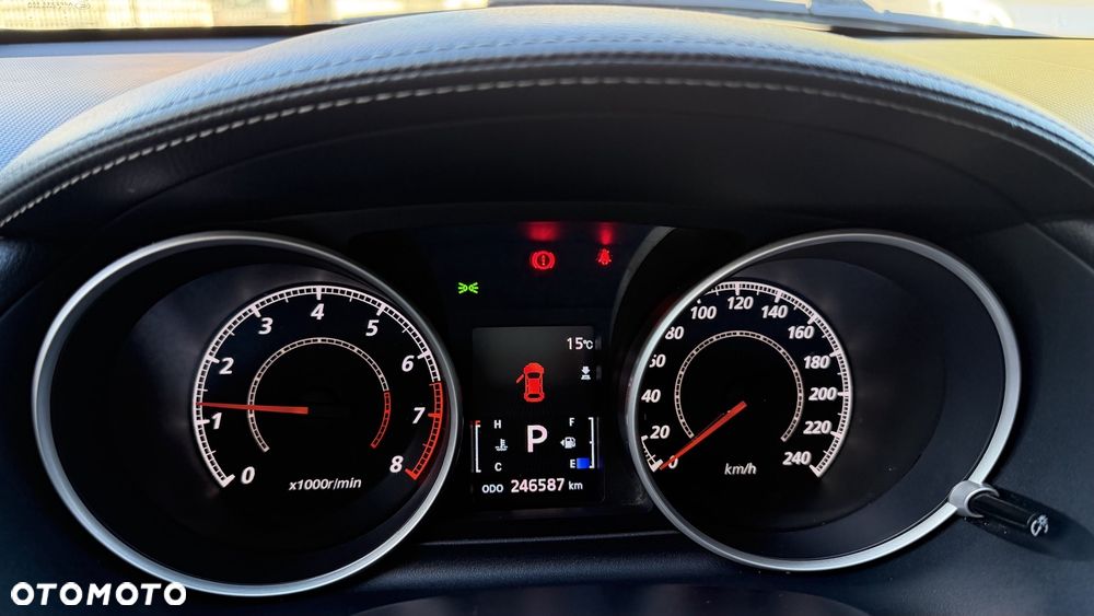 Mitsubishi Outlander - 2