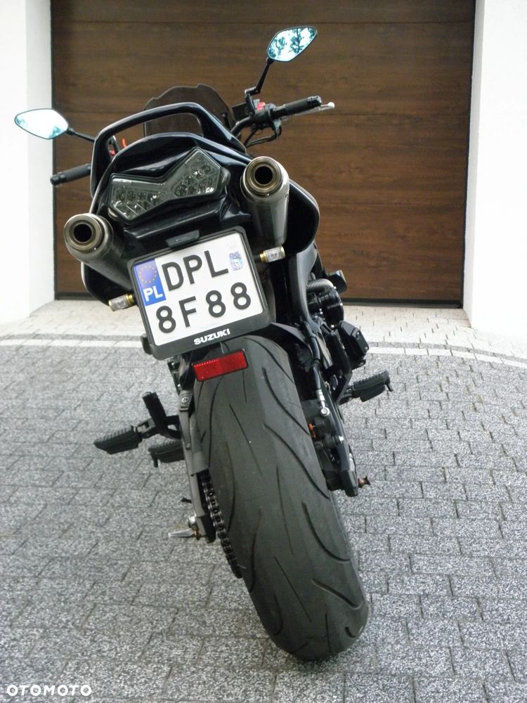 Suzuki GSR - 6