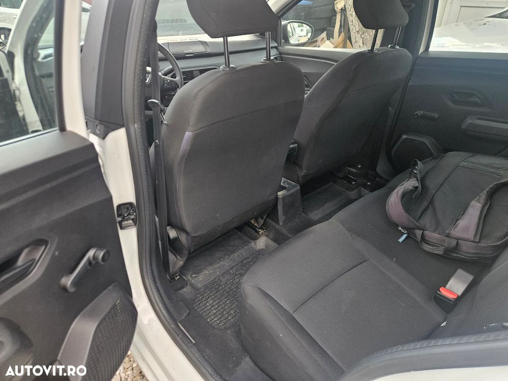 Dacia Logan TCe 90 Essential - 11