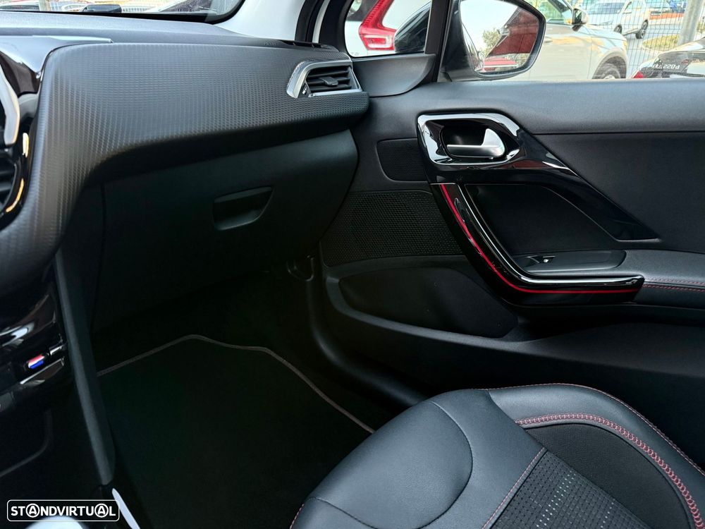 Peugeot 2008 1.2 PureTech GT Line - 21