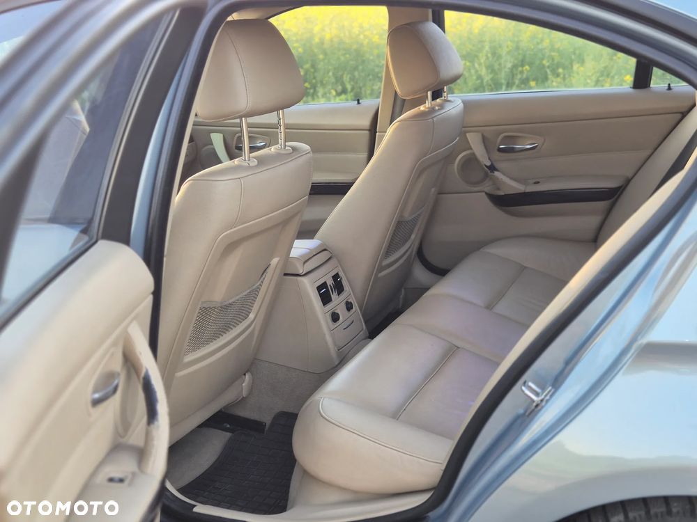 BMW Seria 3 320d - 10
