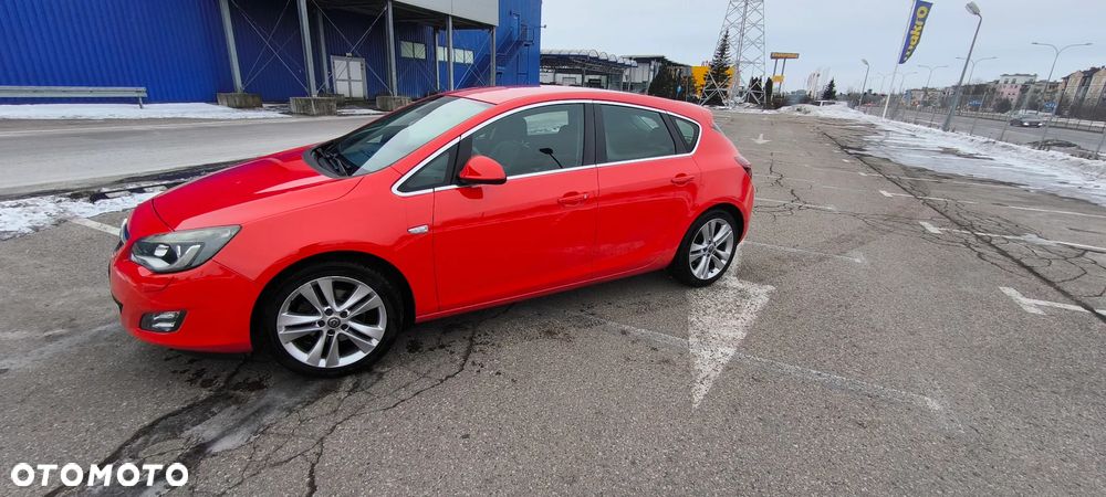 Opel Astra 1.6 Turbo Cosmo - 4