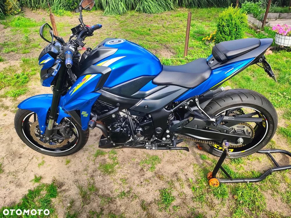 Suzuki GSX - 2