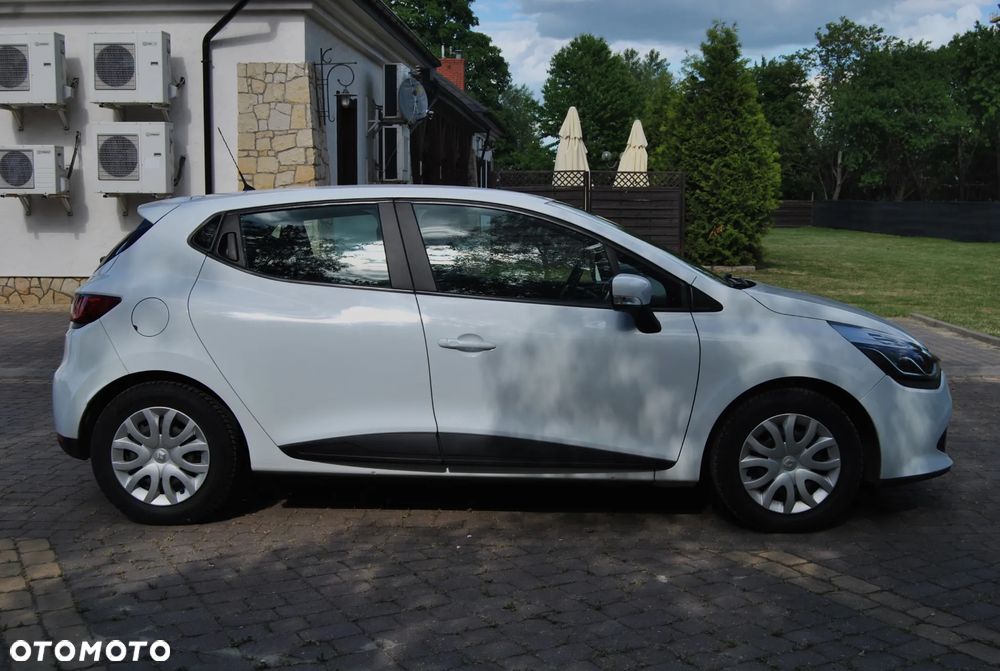 Renault Clio 1.2 16V 75 Life - 15