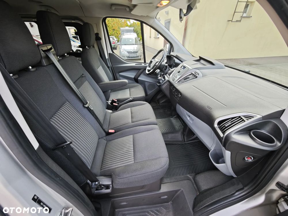 Ford Tourneo Custom - 28