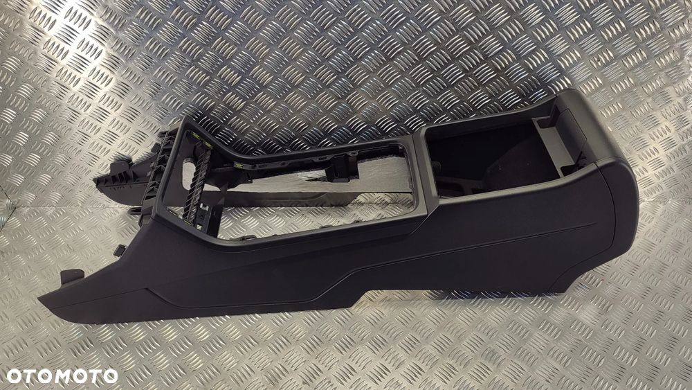 VW TOUAREG 7P 10-18R TUNEL ŚRODKOWY CZARNY 7P1863243