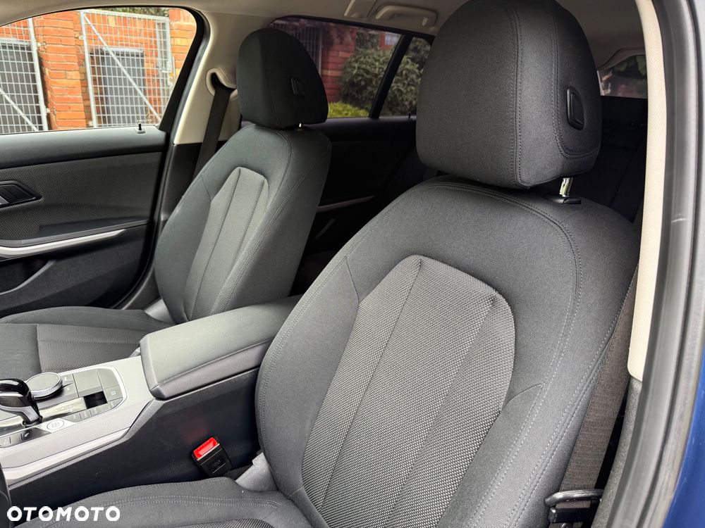 BMW Seria 3 318d Sport Line - 30