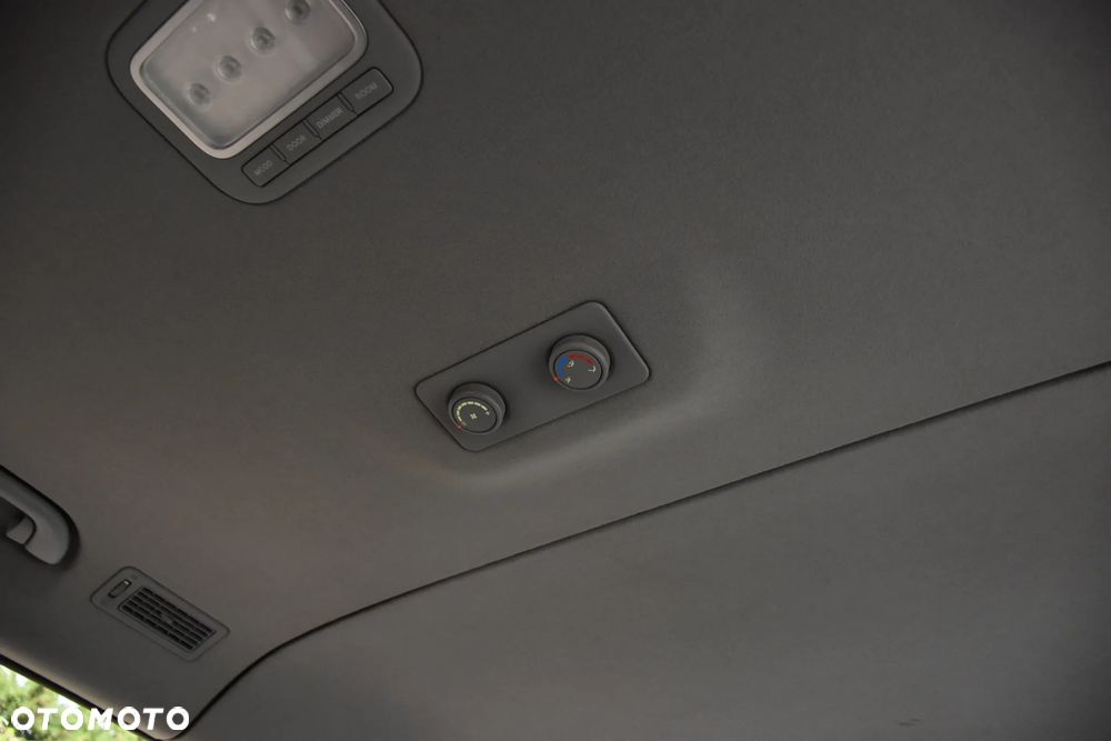 Hyundai H-1 2.5 CRDi Travel Comfort - 23