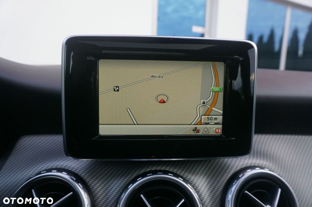 Mercedes-Benz GLA 200 7G-DCT Urban - 13