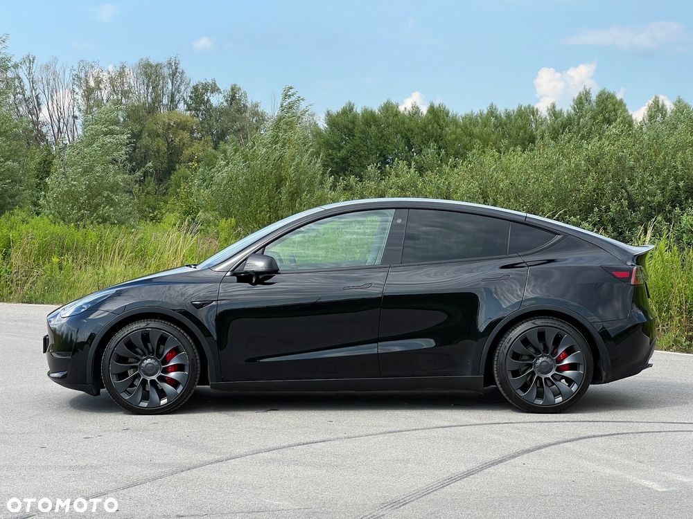 Tesla Model Y - 2