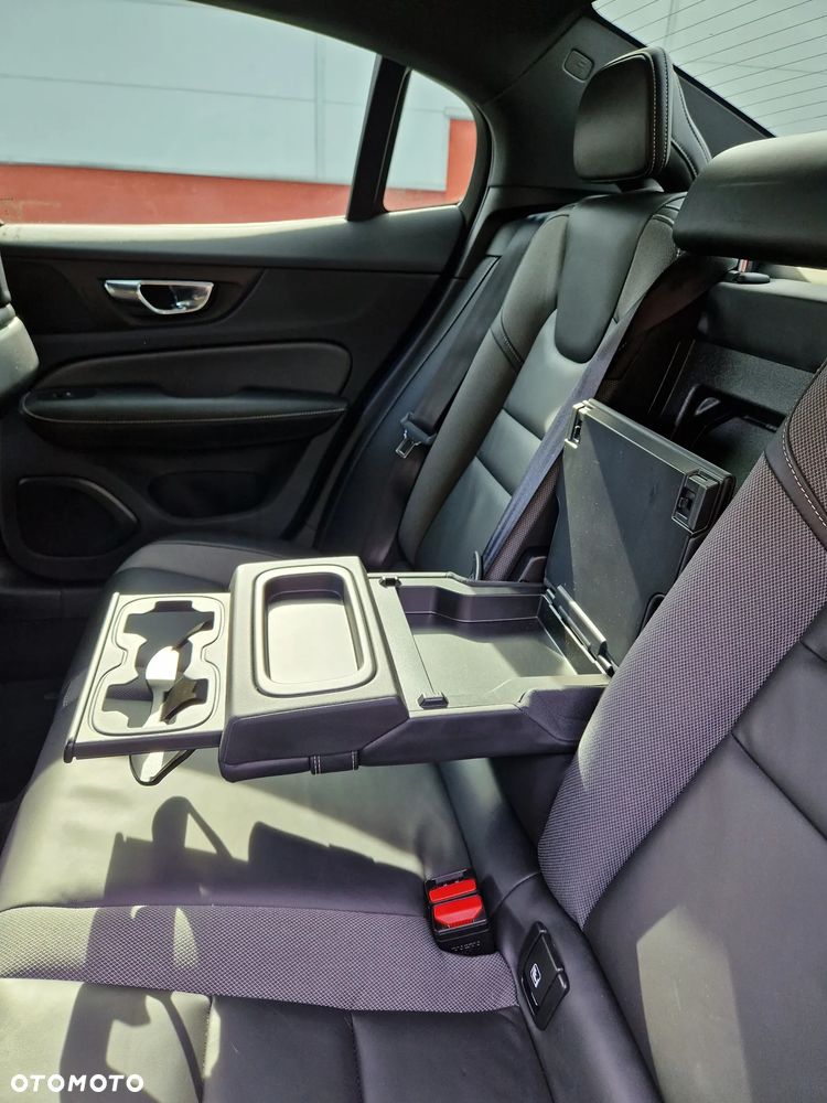 Volvo S60 T5 R-Design - 30