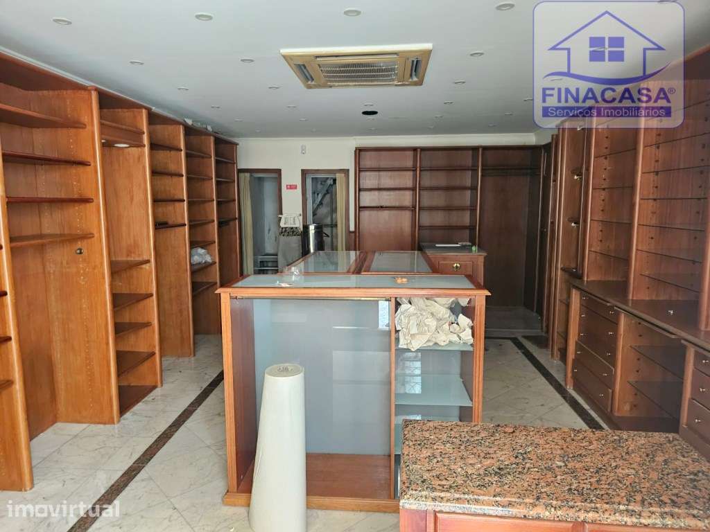 Prédio com 2 habitações e 1 loja de comércio - Baixa de Setúbal - Grande imagem: 2/18
