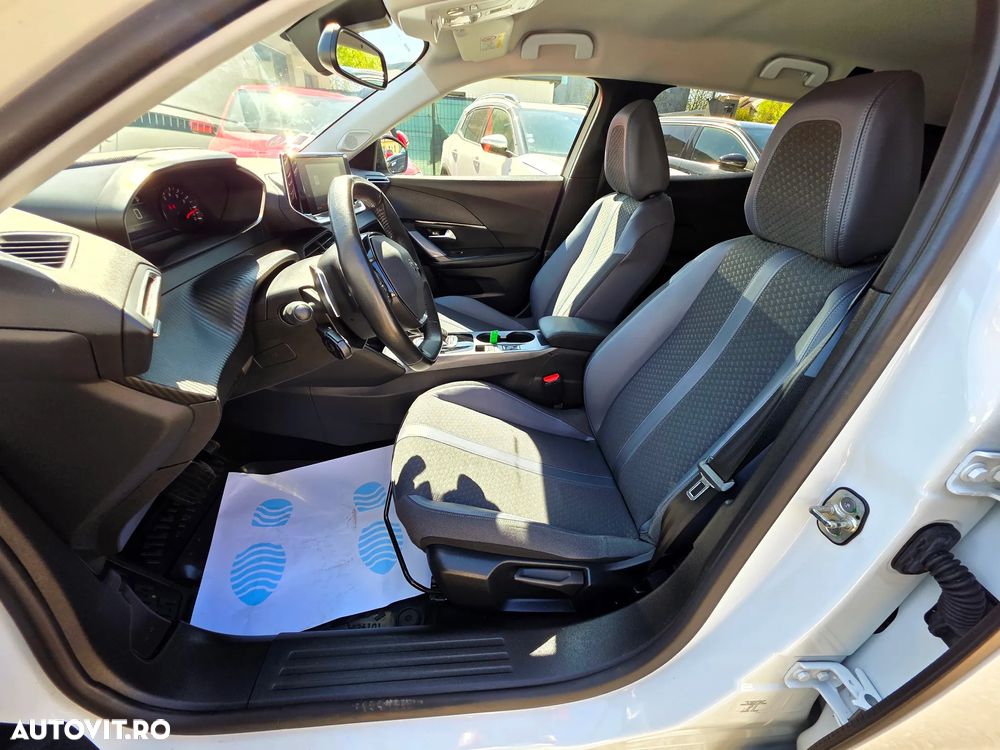 Peugeot 2008 PureTech 130 EAT8 GT - 23