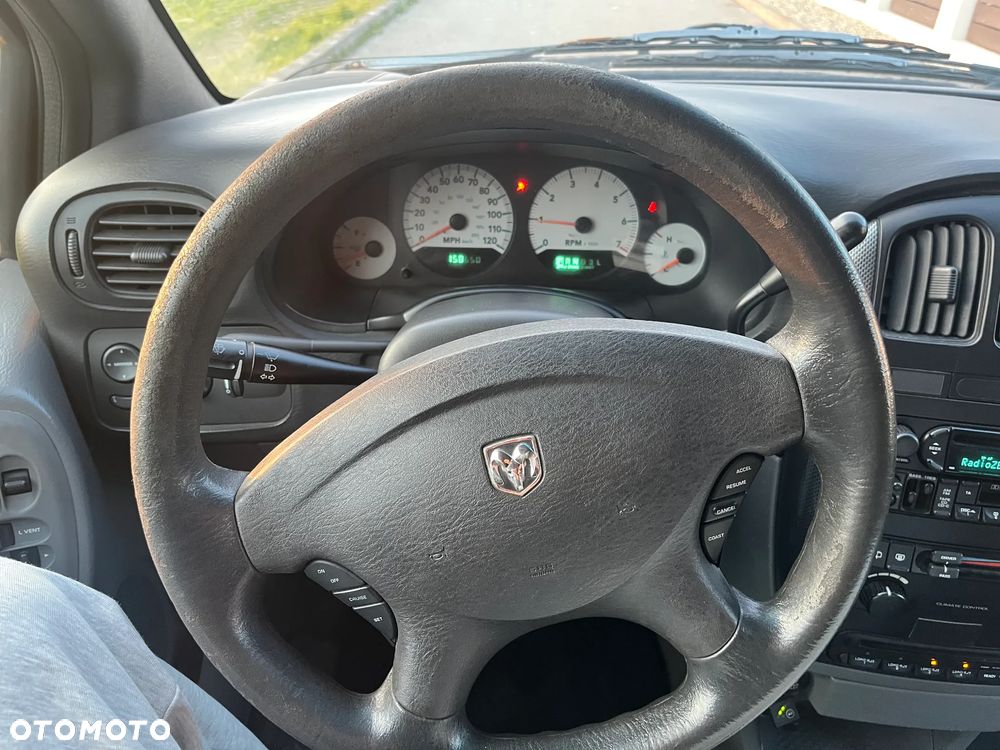 Dodge Caravan - 10