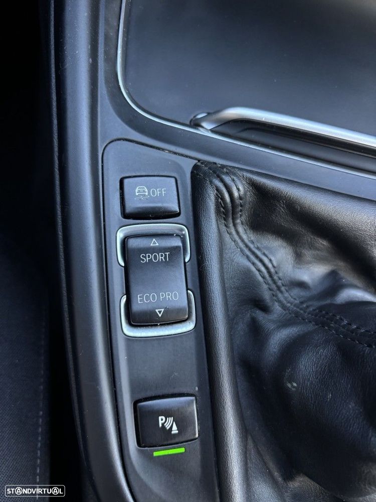 BMW 318 d Pack M - 18