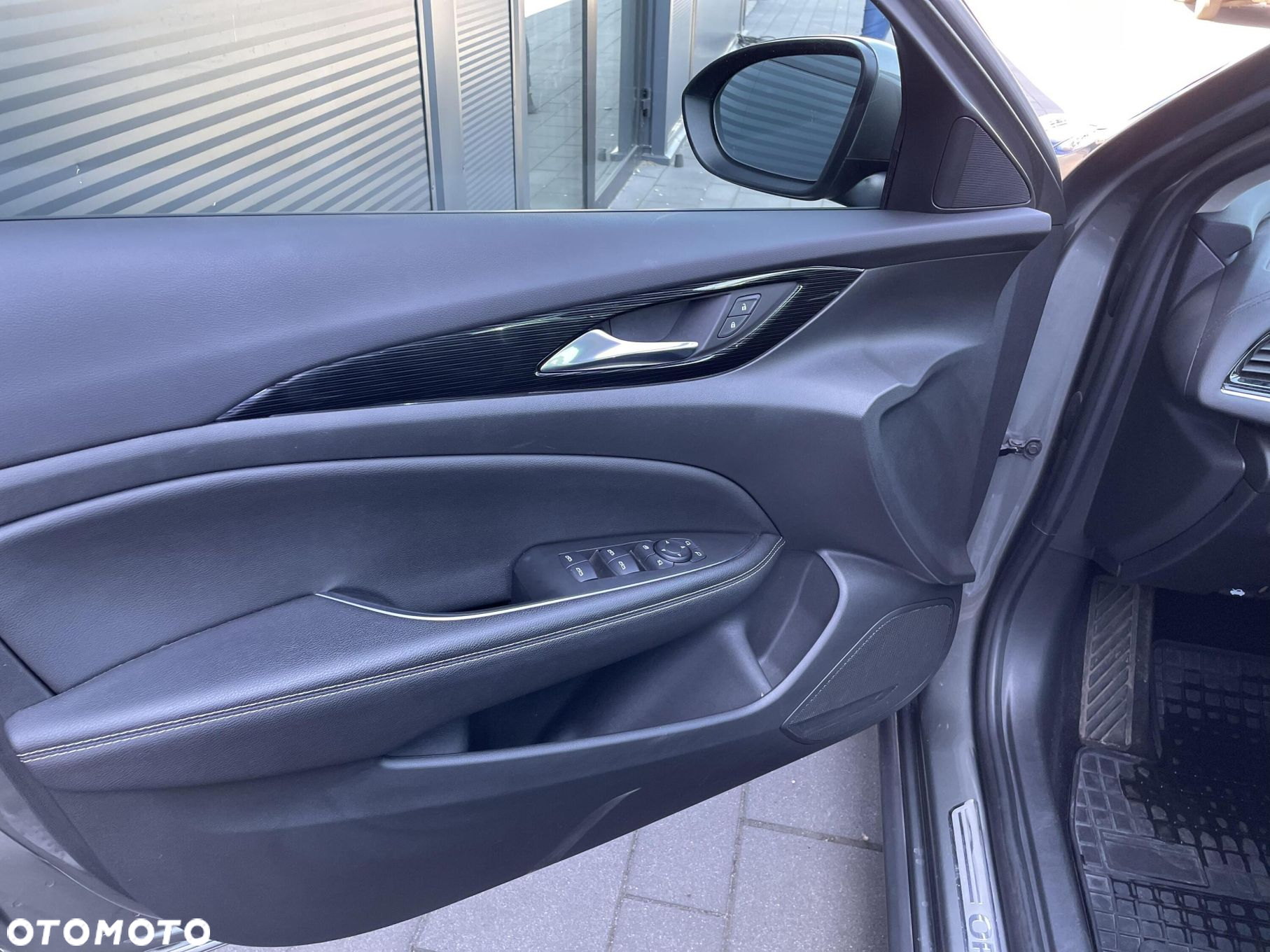 Opel Insignia 1.6 T Innovation S&S - 10