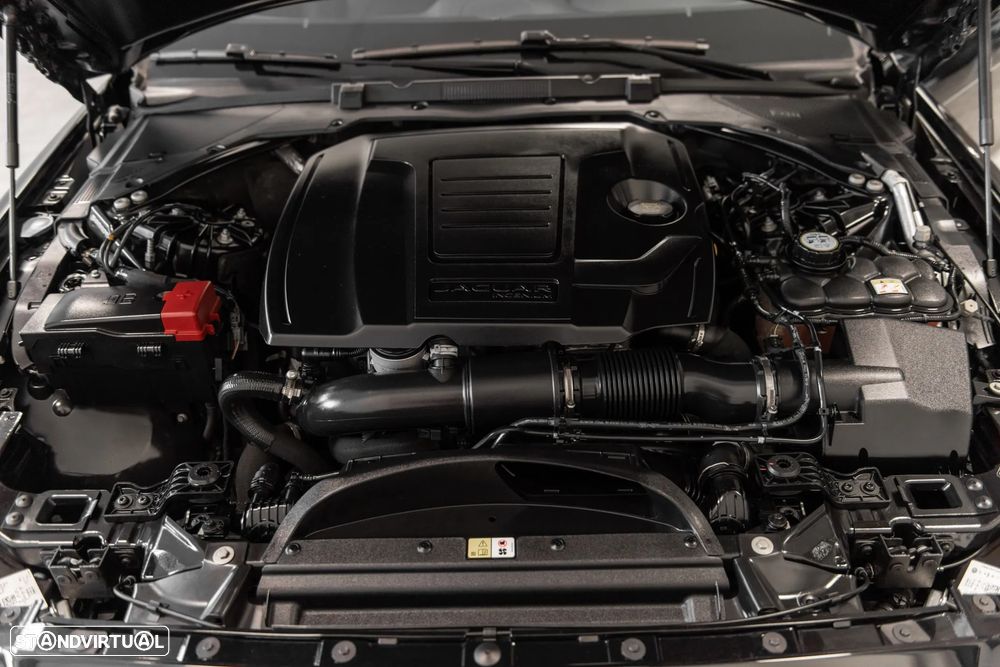 Jaguar XE 2.0 i4 R-Dynamic HSE AWD - 28