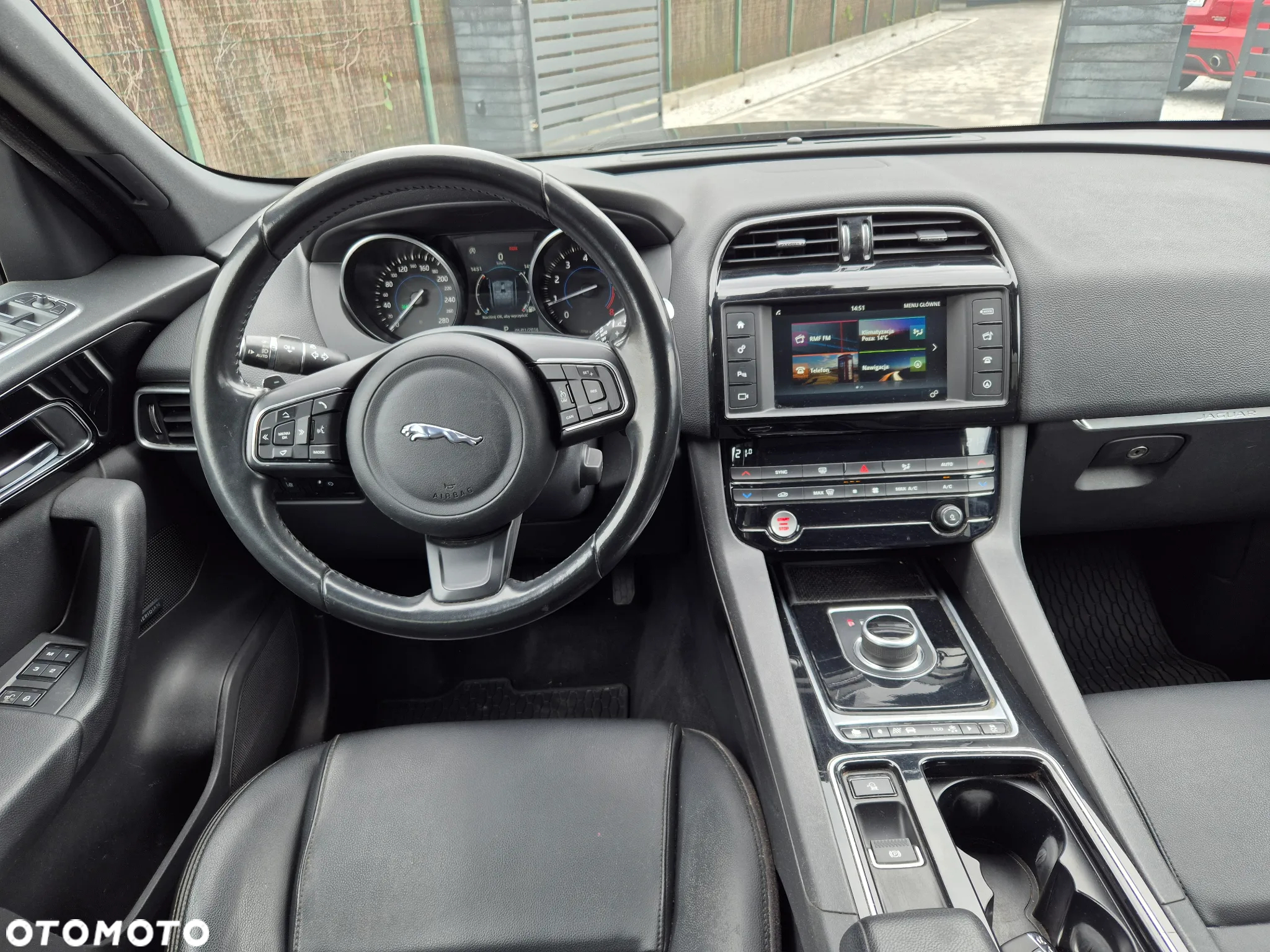Jaguar F-Pace P250 AWD - 13