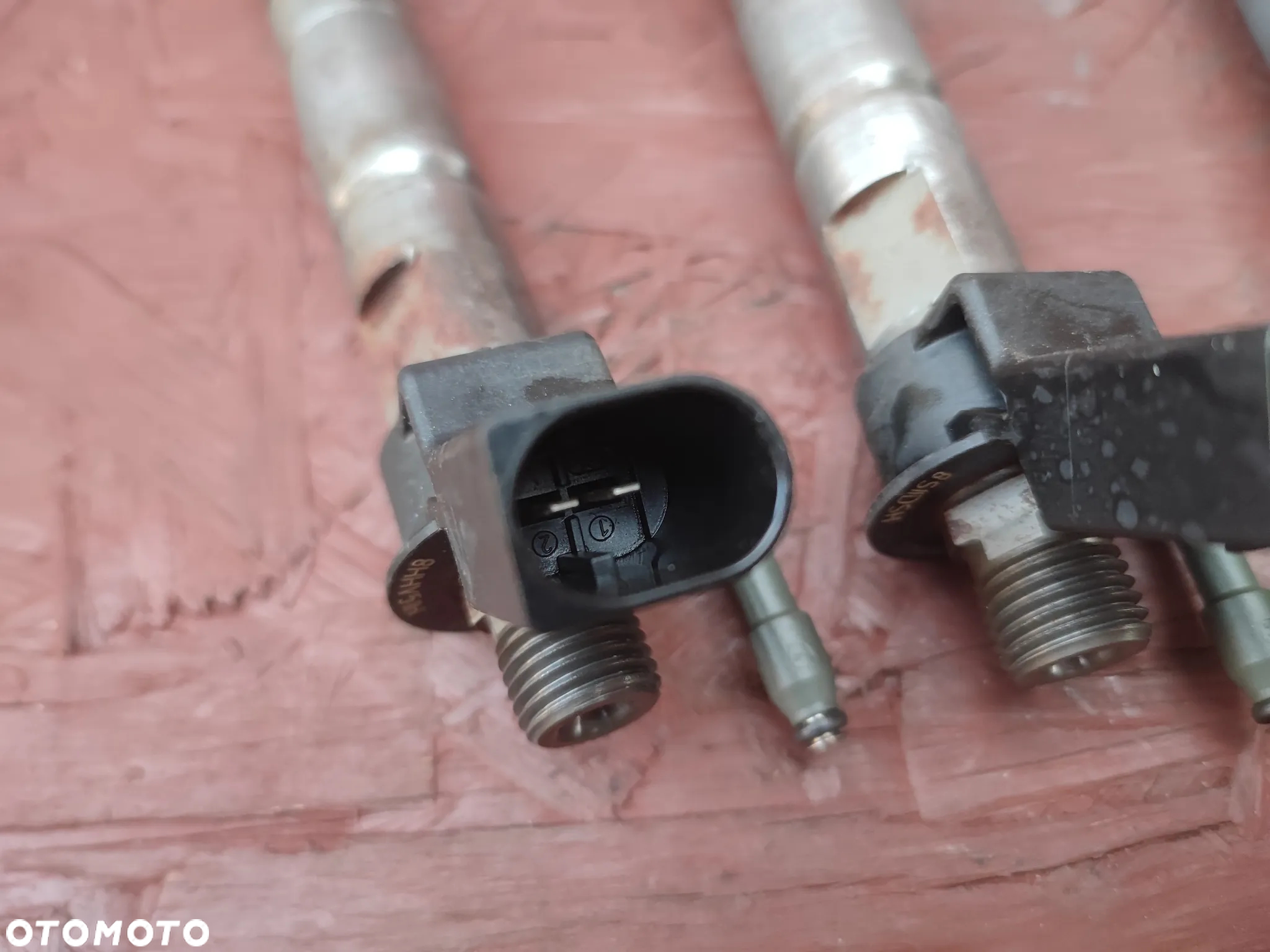 BMW E60LCI / E81 / E82 / E88 / E87 / E90 / E91LCI / E92 / E93 ORYGINALNY WTRYSKIWACZ PALIWA PIEZO / WTRYSKI KOMPLET 4 SZTUKI PIEZO-ELEKTRYCZNYCH DO SILNIKÓW GAMY N47D20 177KM DIESLA O NR. 13 53 7 797 877 - 05 ( 60 ) SPRAWNE W 100% - 14