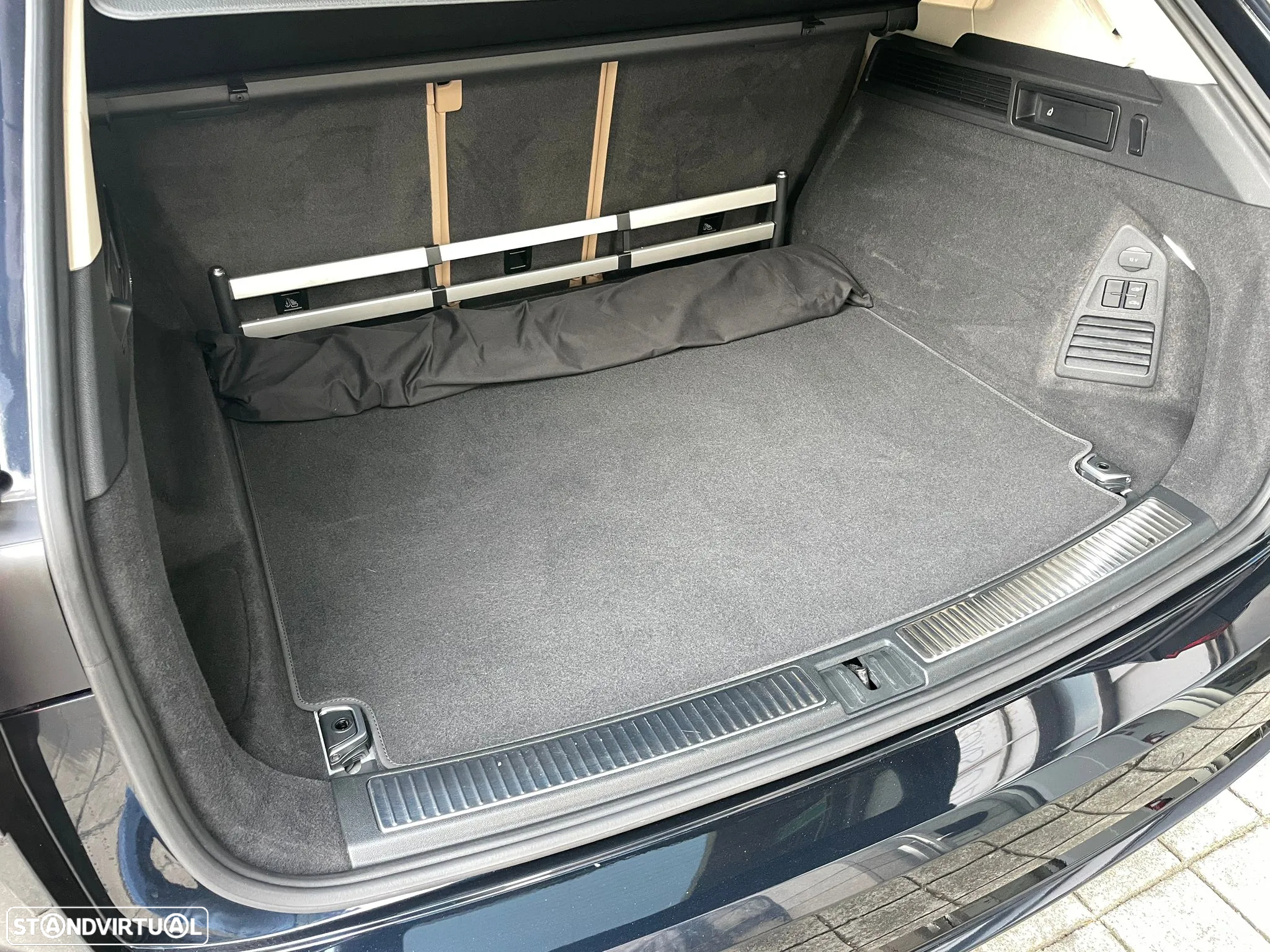 VW Touareg 3.0 TDI V6 Elegance Plus - 41