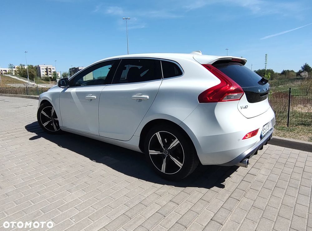 Volvo V40 D3 Drive-E R-Design Momentum - 3