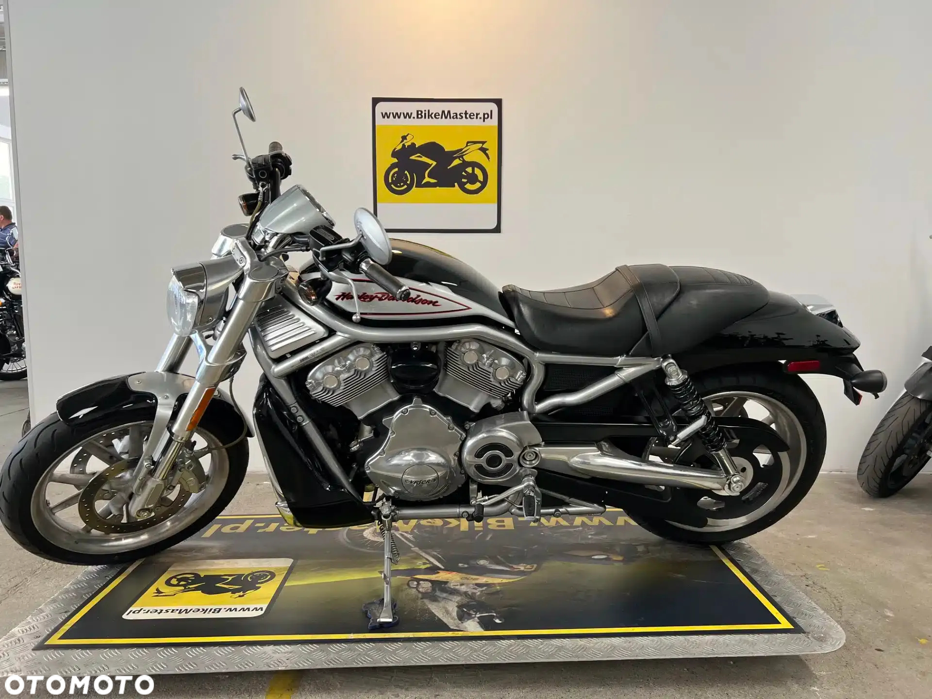 Harley-Davidson V-Rod Street Rod - 2