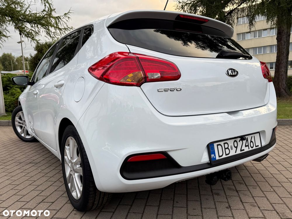 Kia Ceed 1.4 CVVT Dream Team Edition - 4