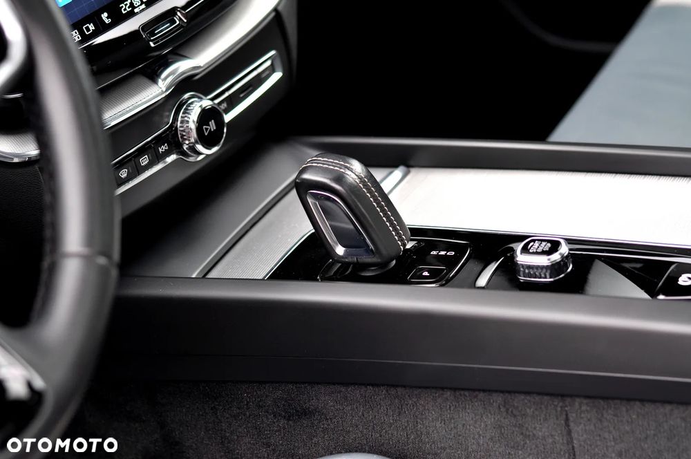 Volvo XC 60 T6 AWD Recharge Geartronic RDesign - 30