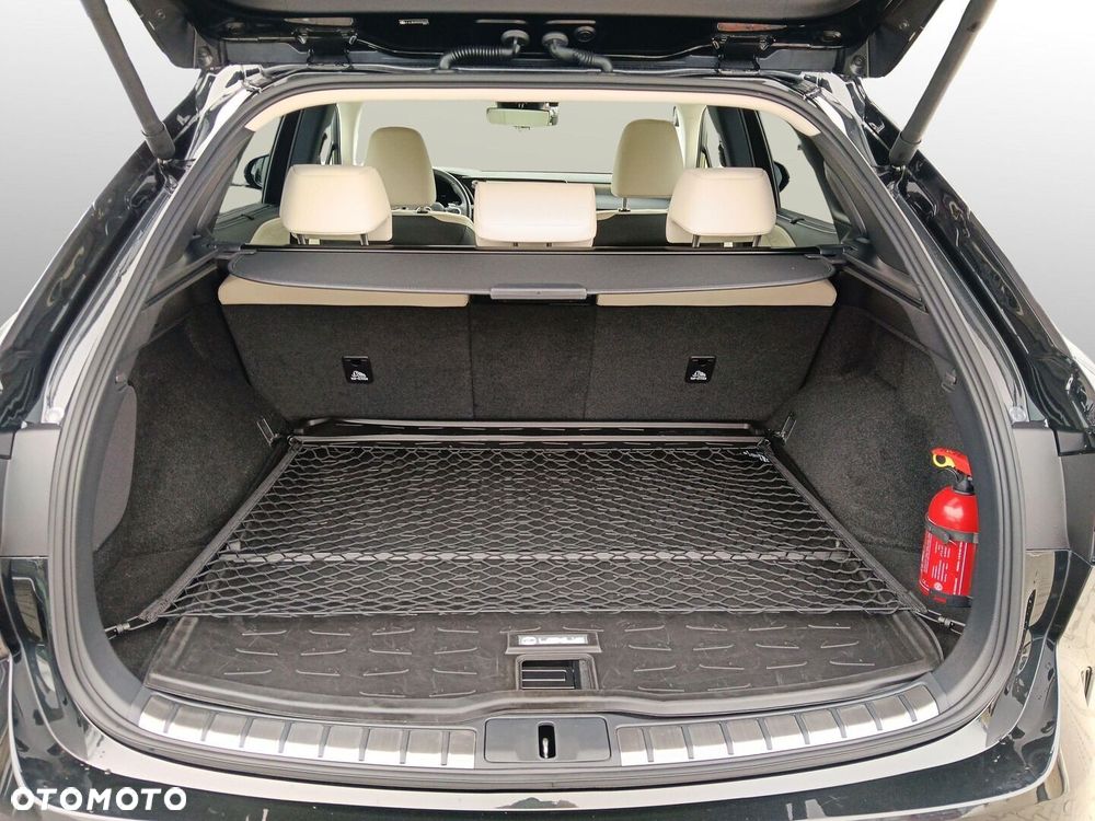 Lexus RX 450h+ Omotenashi - 17