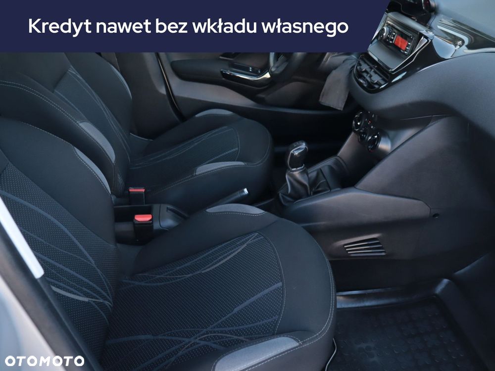 Peugeot 208 - 11