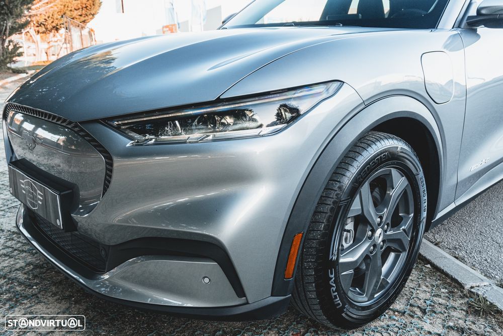 Ford Mustang Mach-E AWD - 4