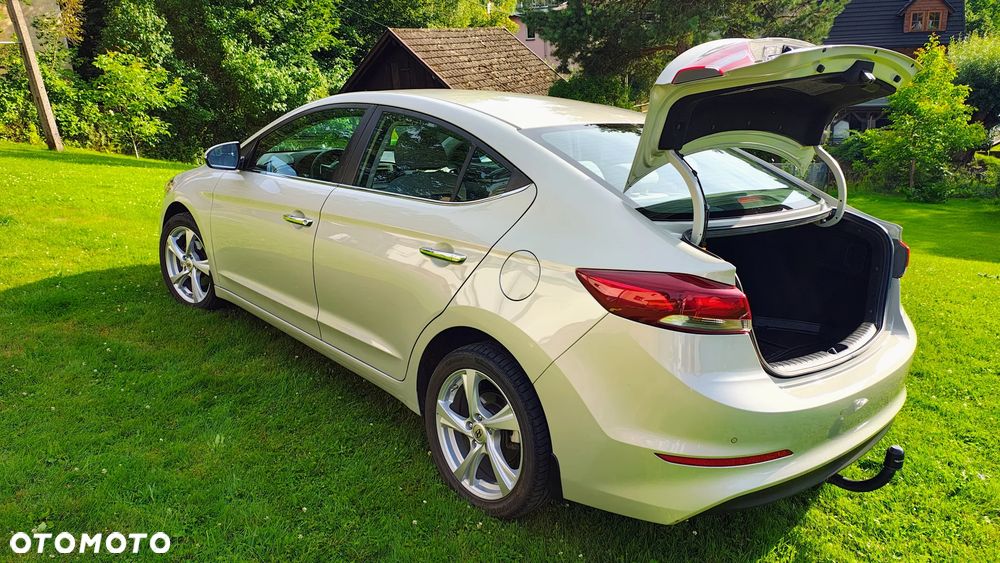 Hyundai Elantra 1.6 Comfort - 9