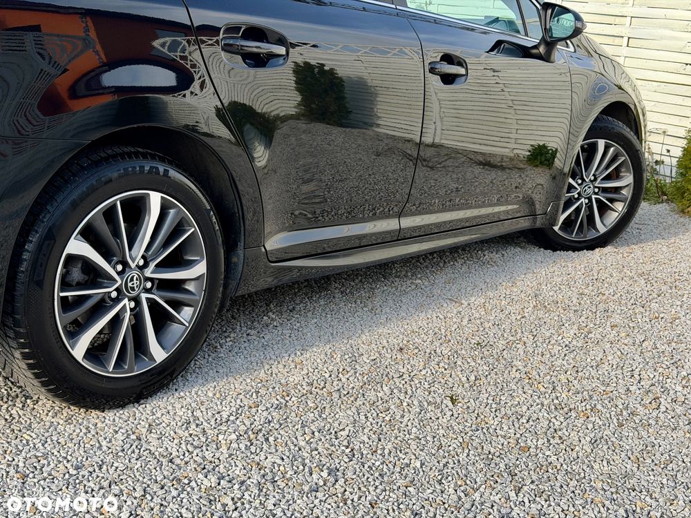 Toyota Avensis 2.0 D-4D Premium - 27