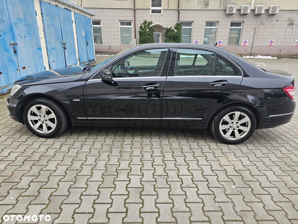 Mercedes-Benz Klasa C 180 CGI BlueEFFICIENCY Avantgarde - 4